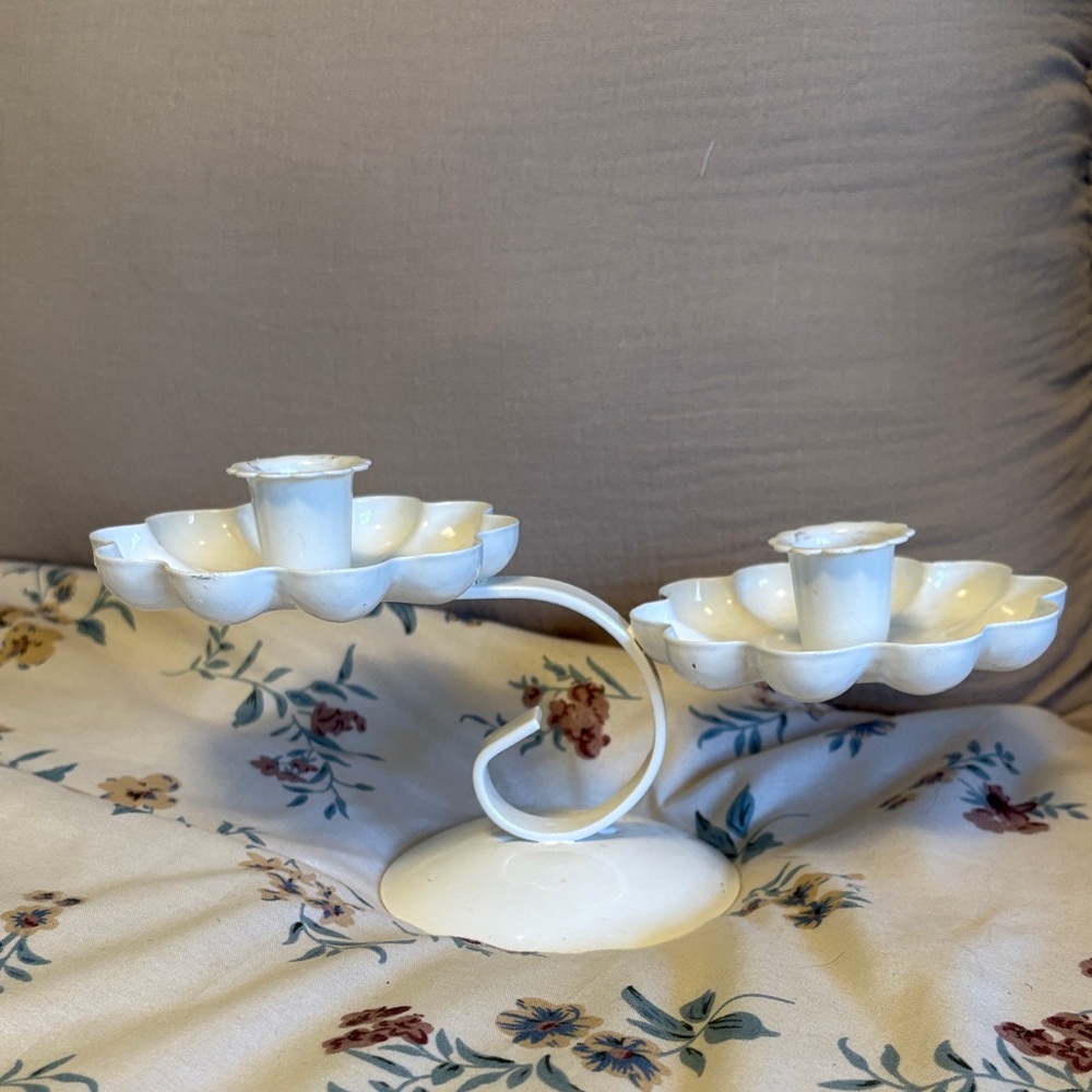 White Double Floral Metal Candle Holder